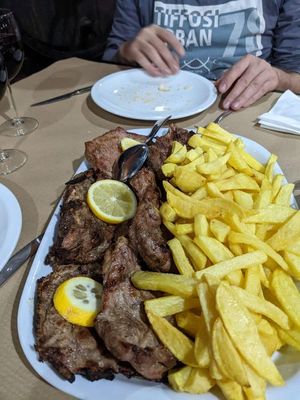 Costeleta de porco grelhada - Restaurante O Tonel (Tabuaço)